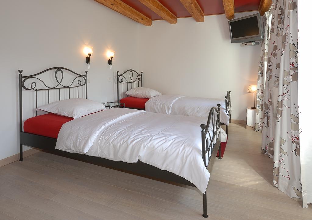 Auberge De Dully Room photo