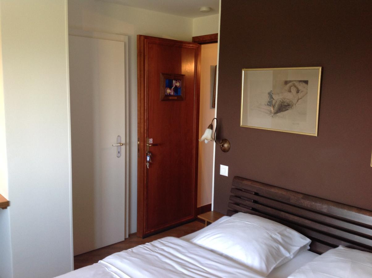 Auberge De Dully Exterior photo